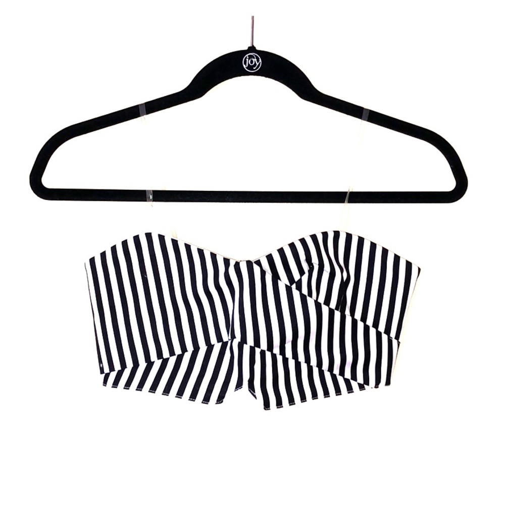 Lulu’s Strapless Crop Top